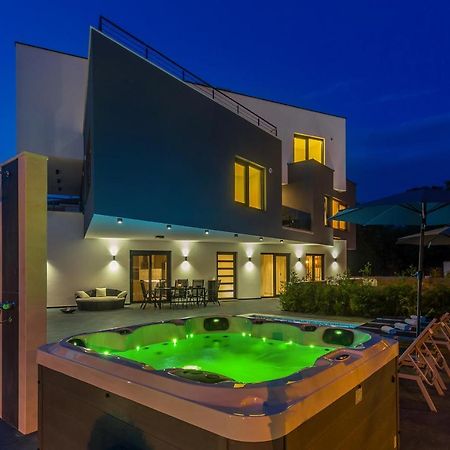 Luxury Apartment Noa Njivice Bagian luar foto