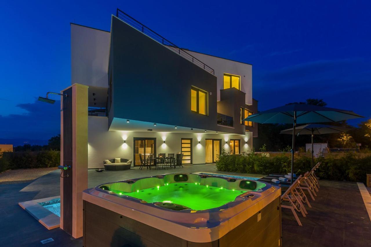 Luxury Apartment Noa Njivice Bagian luar foto