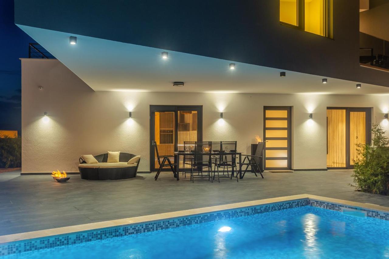 Luxury Apartment Noa Njivice Bagian luar foto