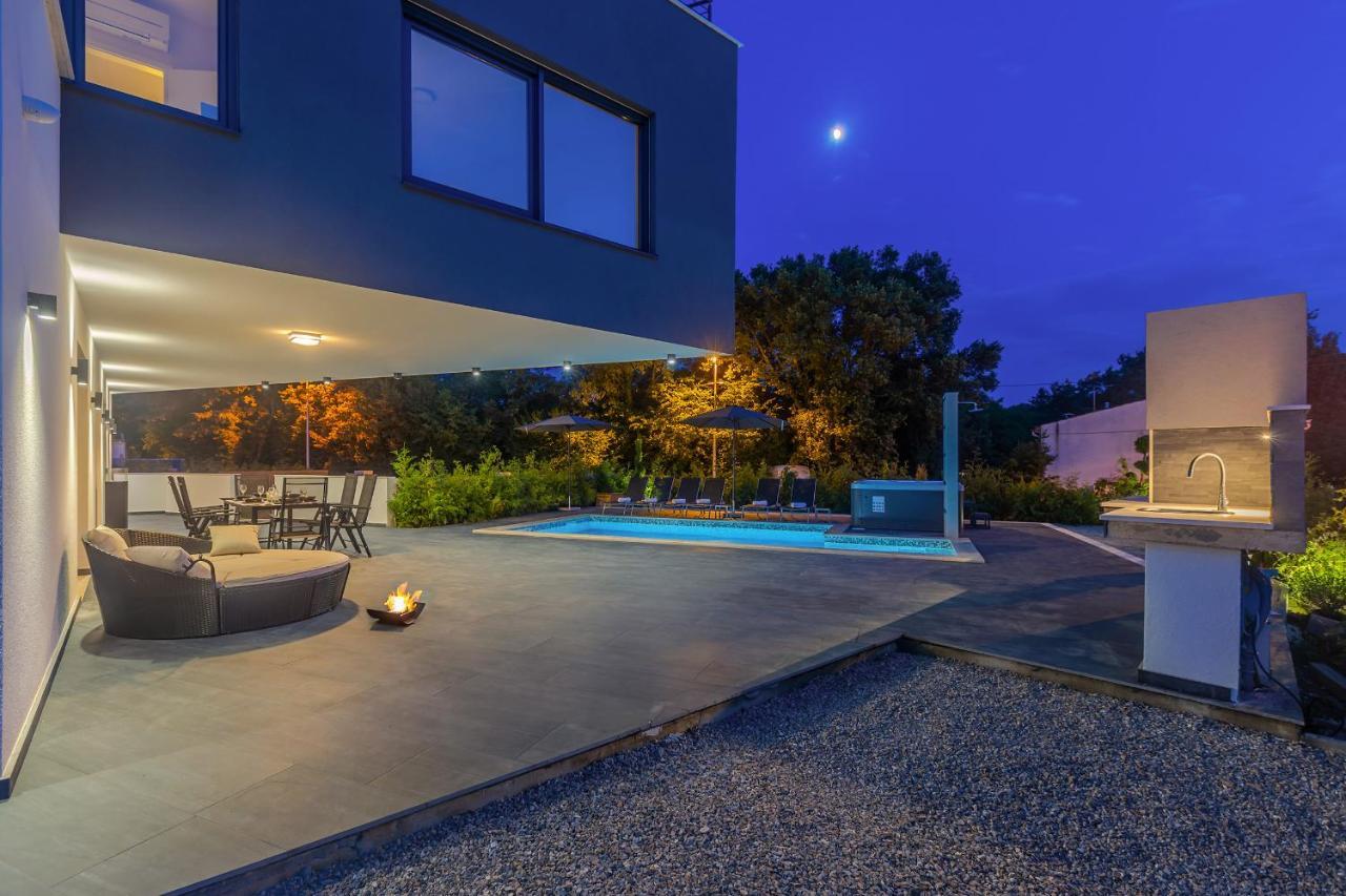 Luxury Apartment Noa Njivice Bagian luar foto