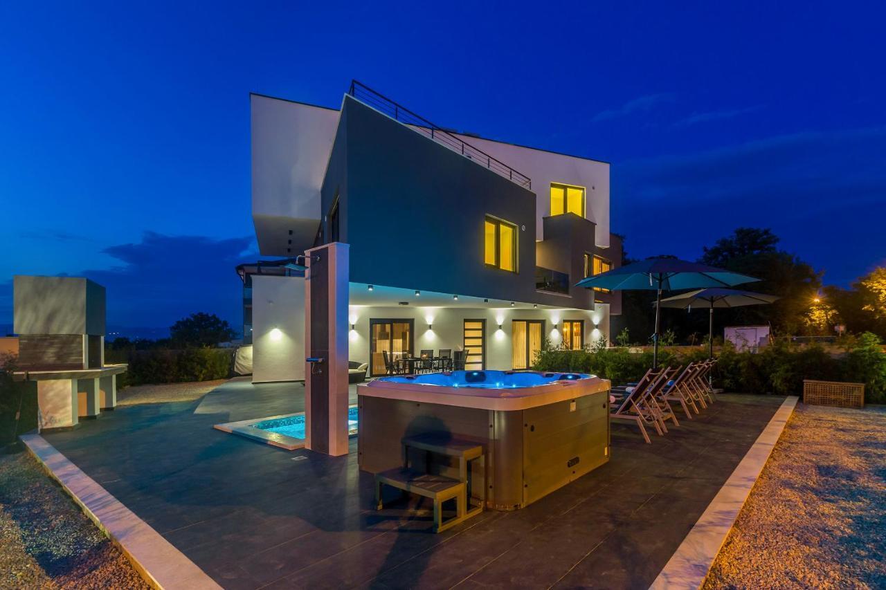 Luxury Apartment Noa Njivice Bagian luar foto