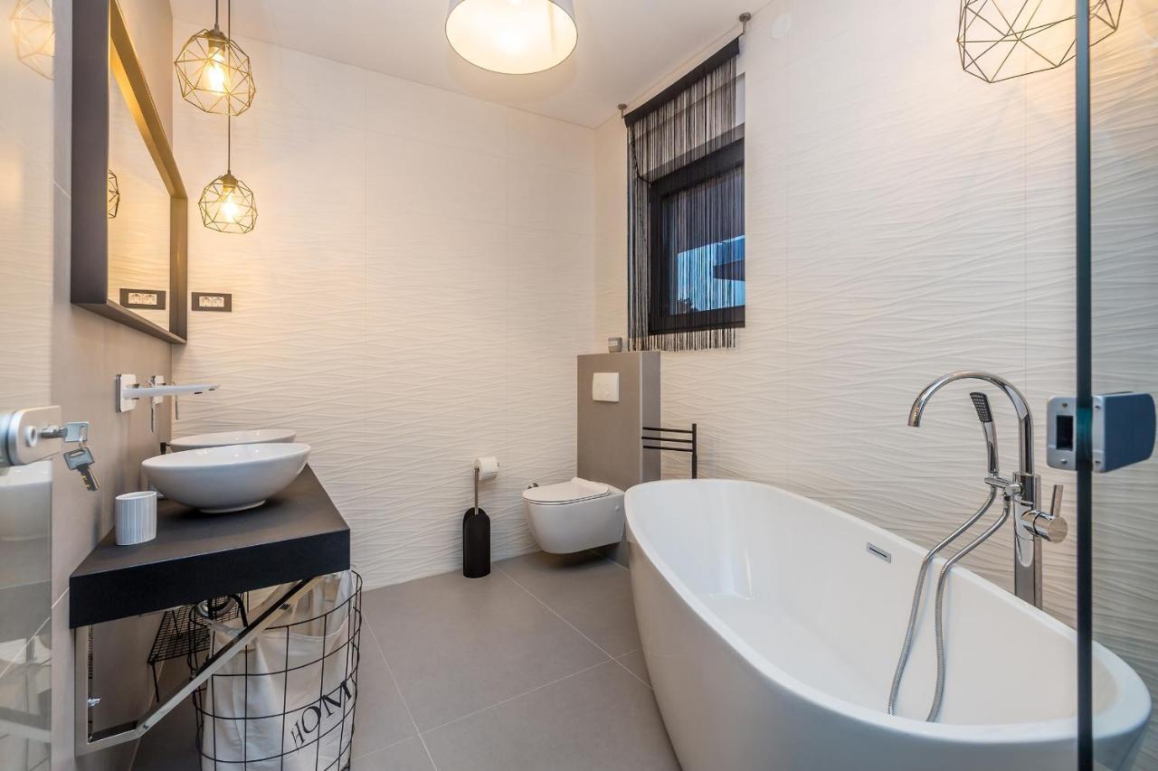 Luxury Apartment Noa Njivice Bagian luar foto