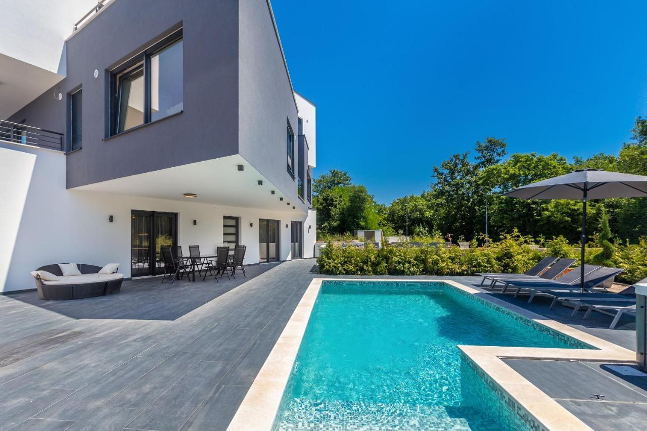Luxury Apartment Noa Njivice Bagian luar foto