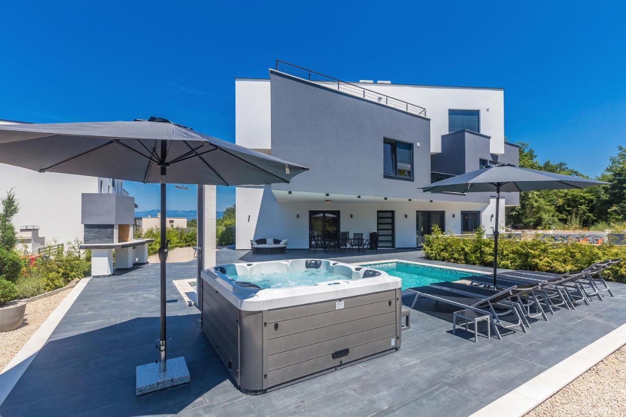 Luxury Apartment Noa Njivice Bagian luar foto