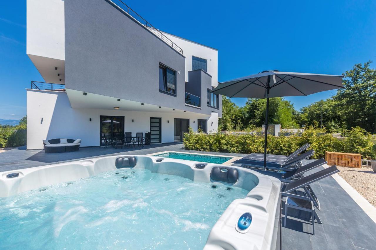 Luxury Apartment Noa Njivice Bagian luar foto