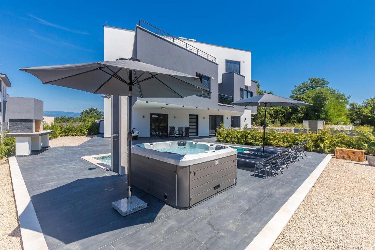 Luxury Apartment Noa Njivice Bagian luar foto