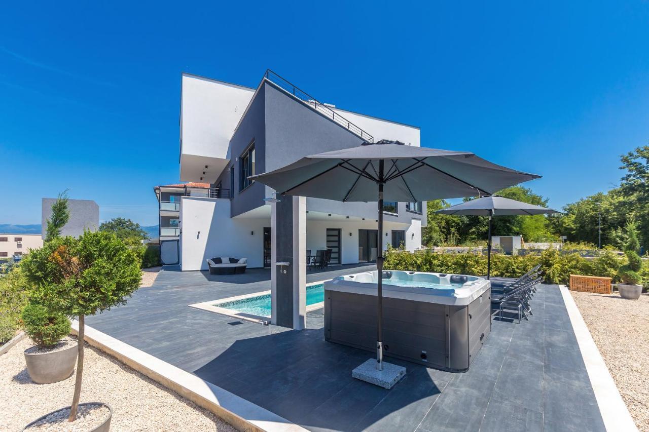 Luxury Apartment Noa Njivice Bagian luar foto