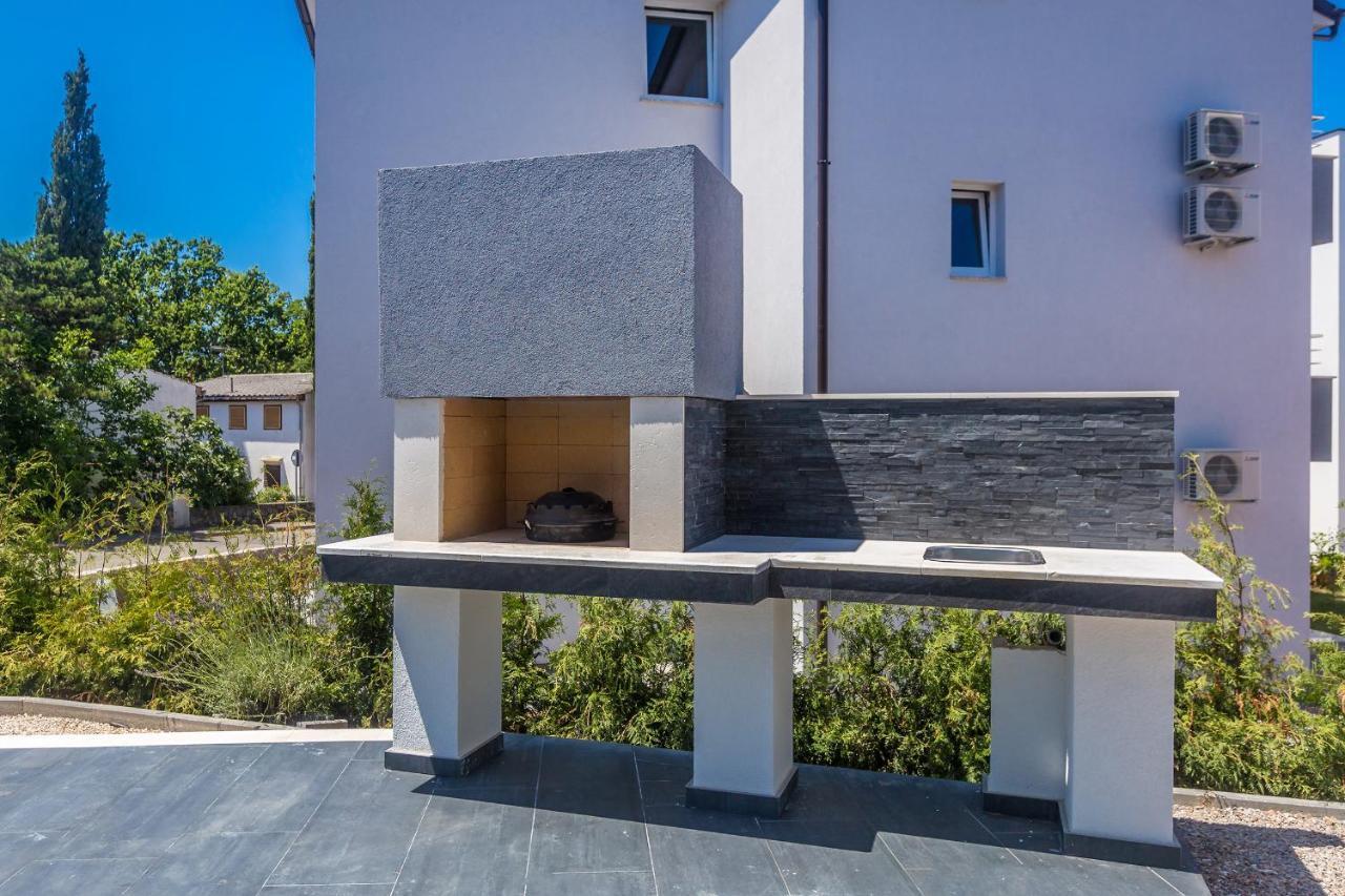 Luxury Apartment Noa Njivice Bagian luar foto