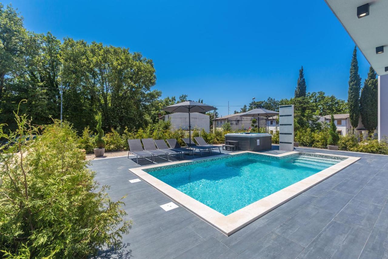 Luxury Apartment Noa Njivice Bagian luar foto