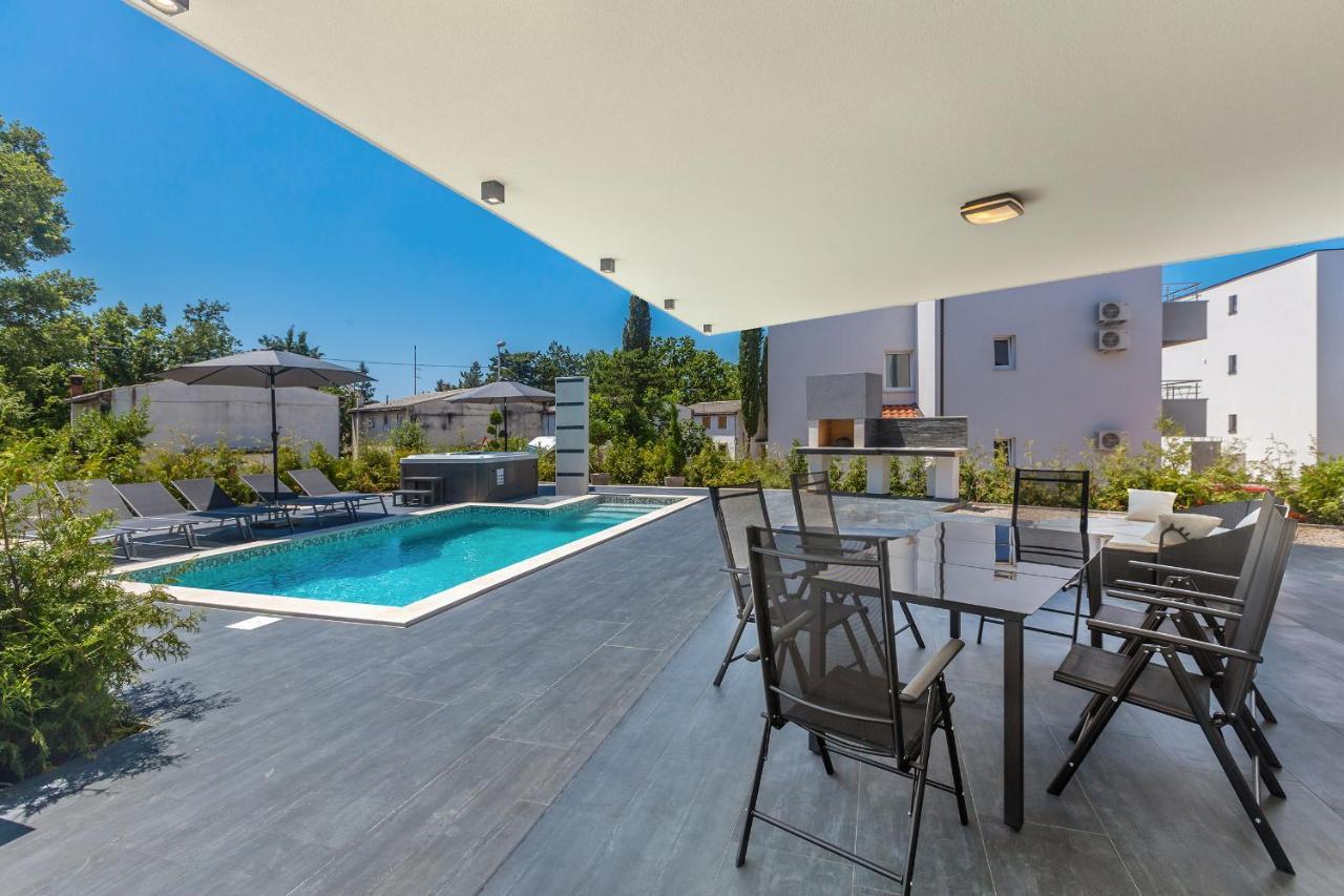 Luxury Apartment Noa Njivice Bagian luar foto