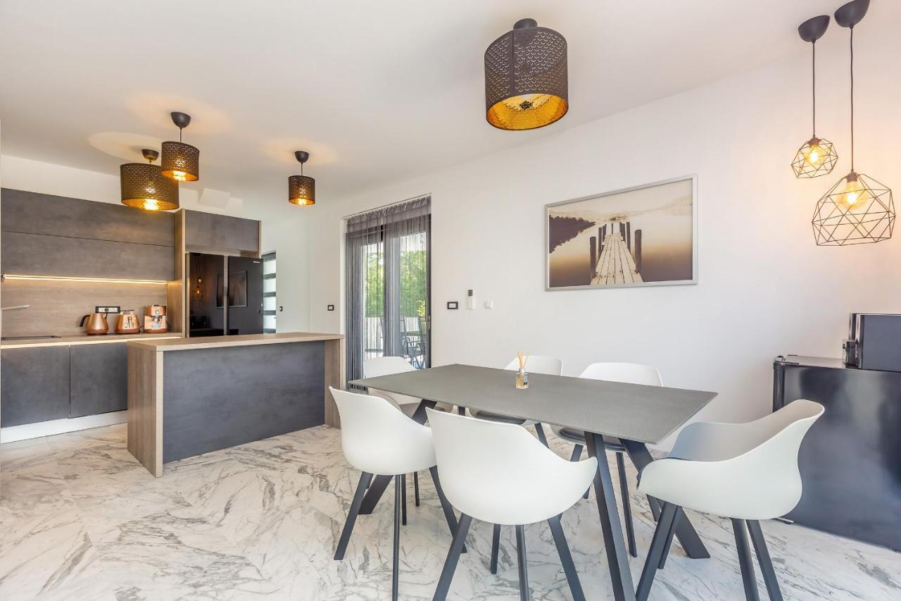 Luxury Apartment Noa Njivice Bagian luar foto