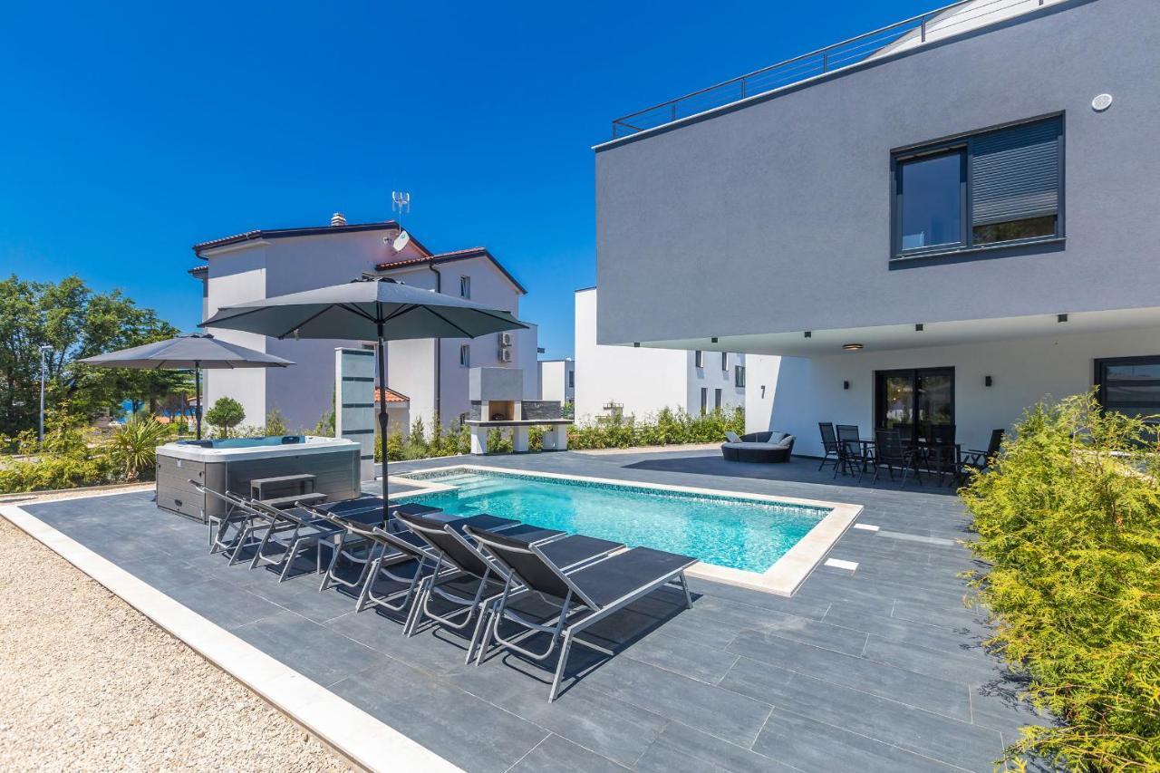 Luxury Apartment Noa Njivice Bagian luar foto