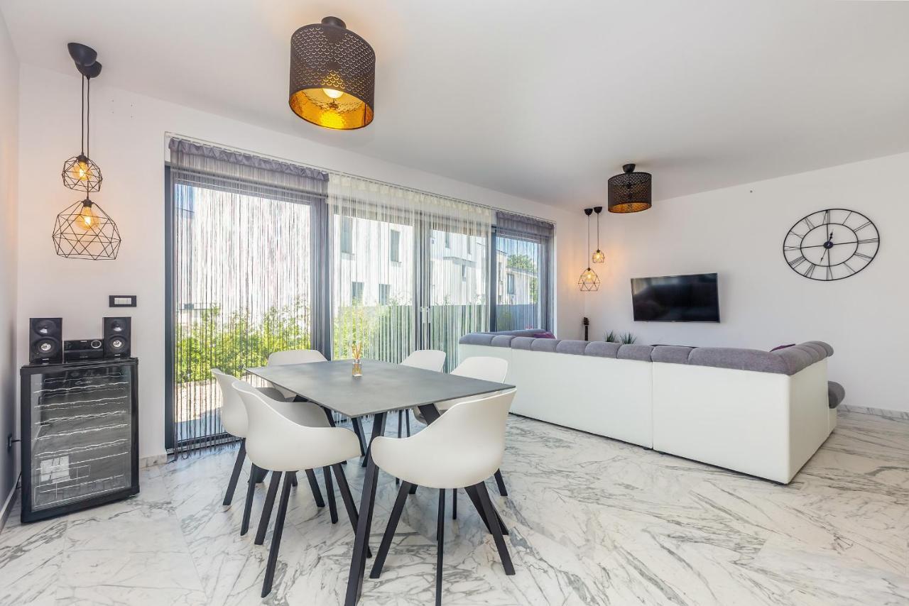 Luxury Apartment Noa Njivice Bagian luar foto