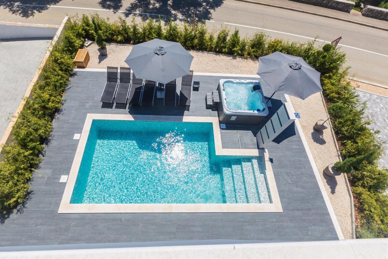 Luxury Apartment Noa Njivice Bagian luar foto