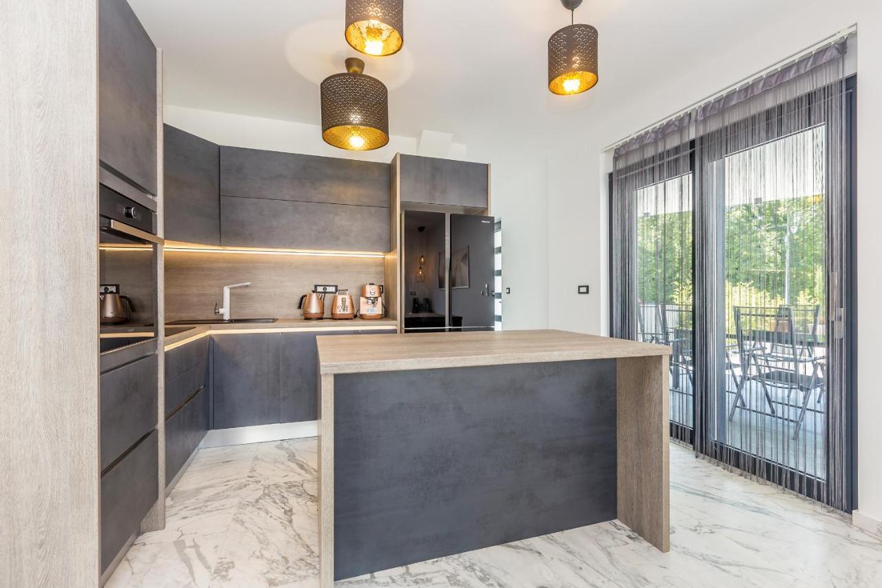 Luxury Apartment Noa Njivice Bagian luar foto