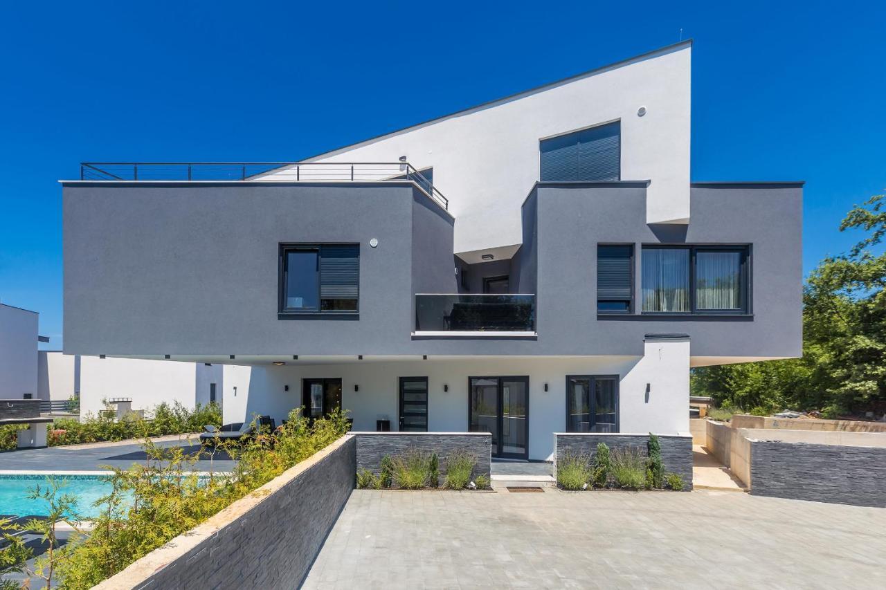 Luxury Apartment Noa Njivice Bagian luar foto