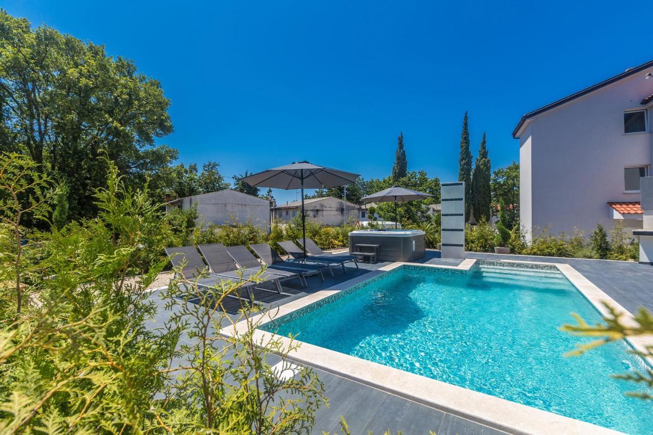 Luxury Apartment Noa Njivice Bagian luar foto